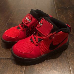 Nike Team Hustle - 10C - SOLD